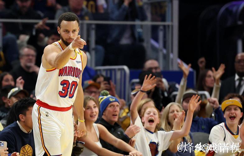 库里8记三分狂砍30+10 勇士大胜76人重返西部第九