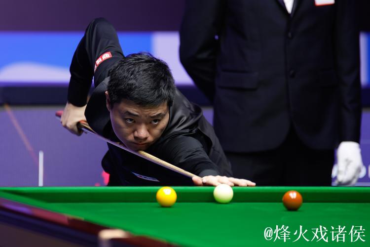丁俊晖表现神勇击败莱恩斯 西安大奖赛顺利挺进八强 丁俊晖表现神勇击败莱恩斯 西安大奖赛顺利挺进八强